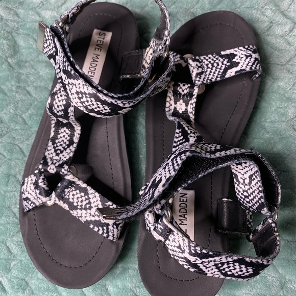 Cute Steven Madden Sandals - Picture 5 of 5